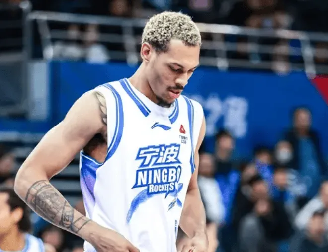 皇冠体育登录入口-贝兹利全场出战55秒，正向数据全部挂零、正负值-9